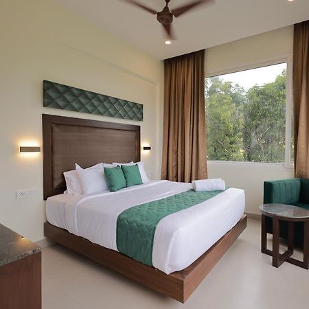 Hotel Aavudai Grand Aralvaimozhi Extérieur photo