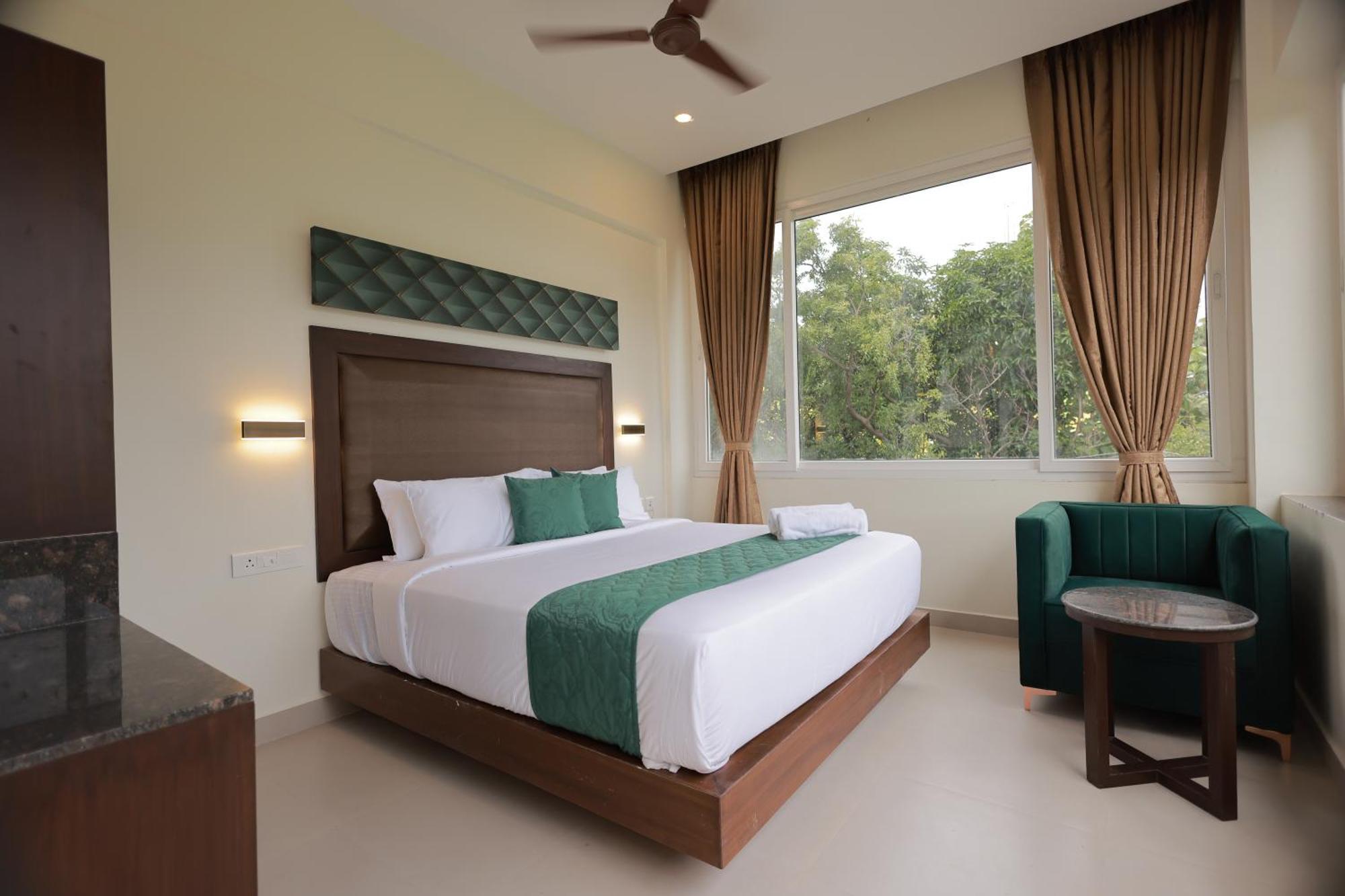 Hotel Aavudai Grand Aralvaimozhi Extérieur photo