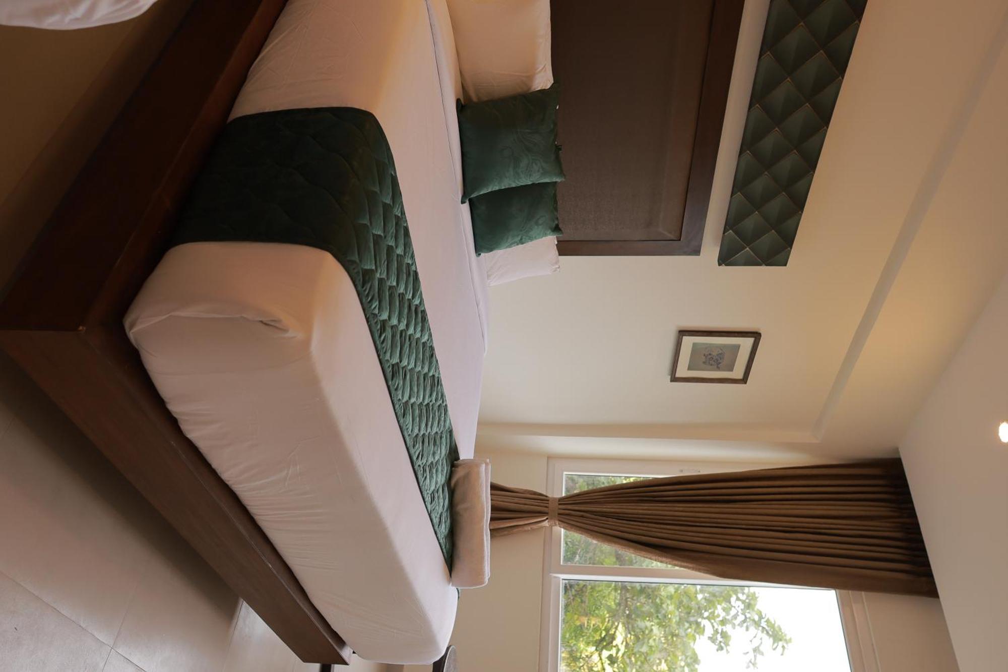 Hotel Aavudai Grand Aralvaimozhi Extérieur photo